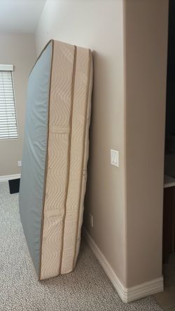 Saatva Brand new never used King plush mattress