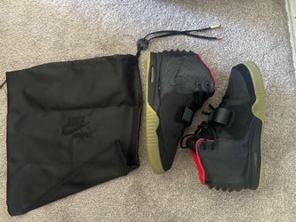 Nike Air Yeezy 2 Solar Red / SIZE 10
