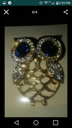Owl brooch pin with gemstones
