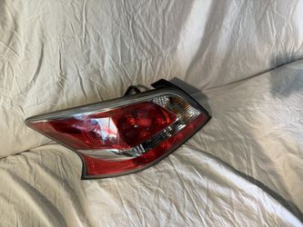 Nissan Altima 2014-2015 Driver side (left) tail light