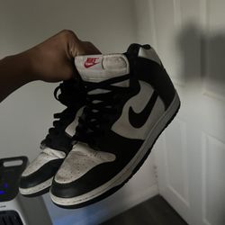 Nike Dunks High “Panda” Size 10