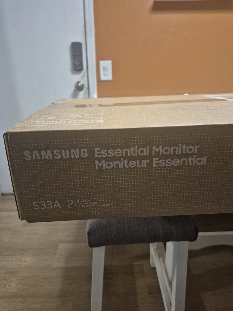 2- Samsung Essential Monitor New!!