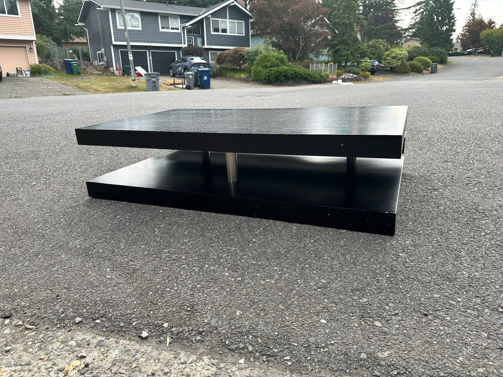 Modern style coffee table 