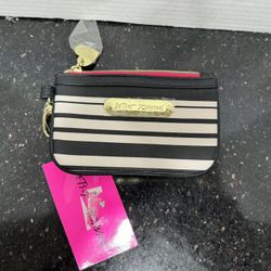 Wristlet Betsy Johnson New