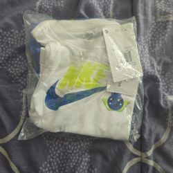 Nike Kids Play Outfit 3T