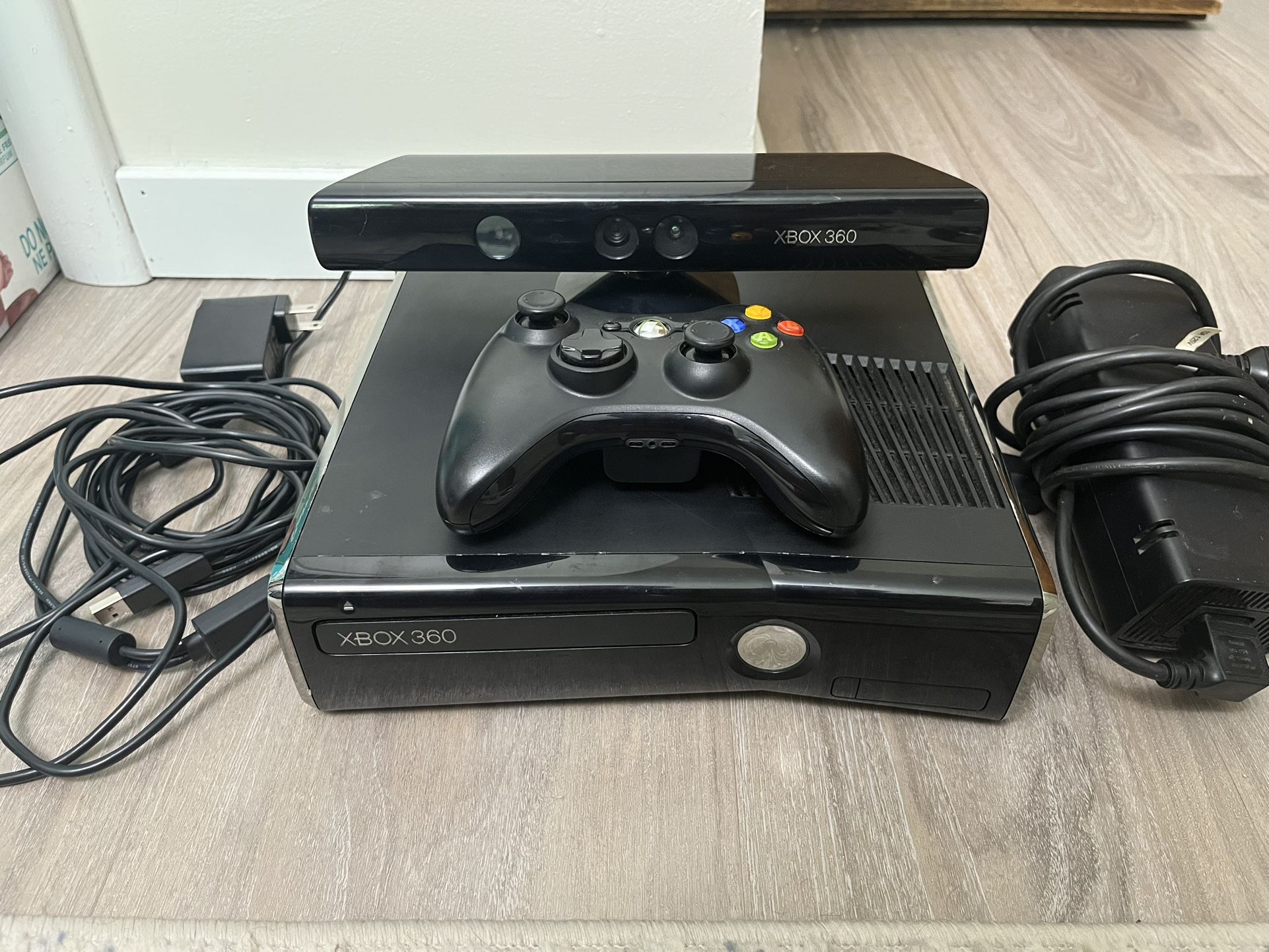 Microsoft Xbox 360 Slim Black Console with Controller, Cords, and Kinect Tested