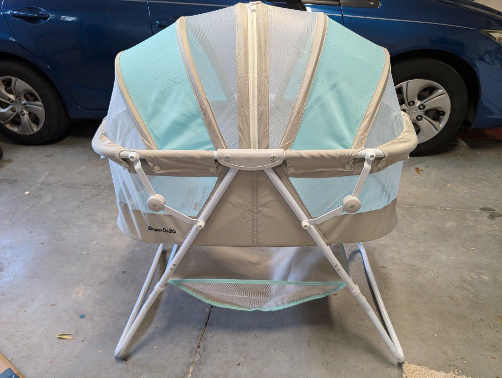 Dream On Me Compact Baby Bassinet