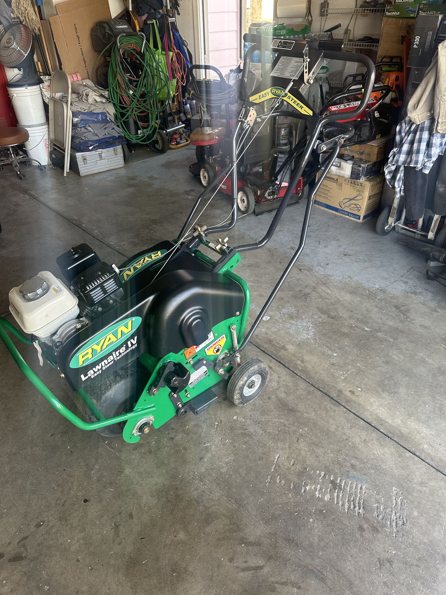 Ryan aerator lawnaire lV easy steer 95% percent new