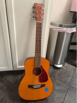 Yamaha jr. guitar