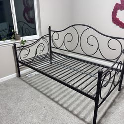 Free Pickup- Daybed -fits Twin Bed