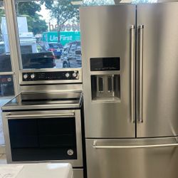 Set Kitchenaid, Refrigerator And Stove 