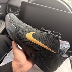 Nike Kobe 11 fade to black size 10.5