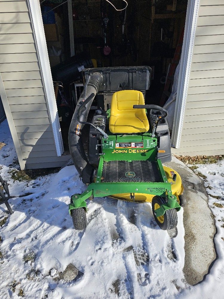John Deere ZTrak 225 zero turn mower