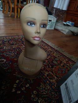 Twist And Turn Wig Head