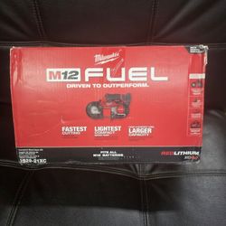 Milwaukee M12 FUEL Compact Band Saw XC Kit with One 4.0 Ah Battery, Charger and Bag