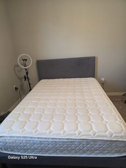 Full size 2 pieces bed Like New.
