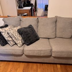 Couch (with 4 Pillows)