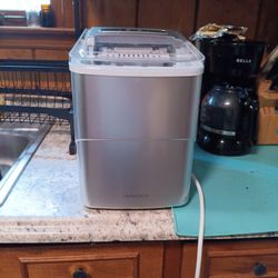 Insignia Counter Top Ice Maker