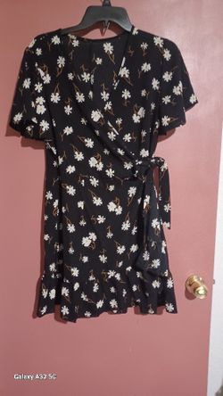 New*size L. WOMENS black W/white Daisy Dress