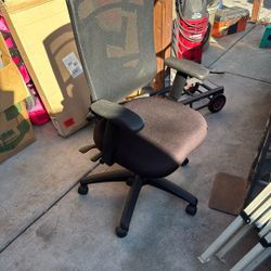 Office Chair With Multi-functional 5 Control Mechanism 