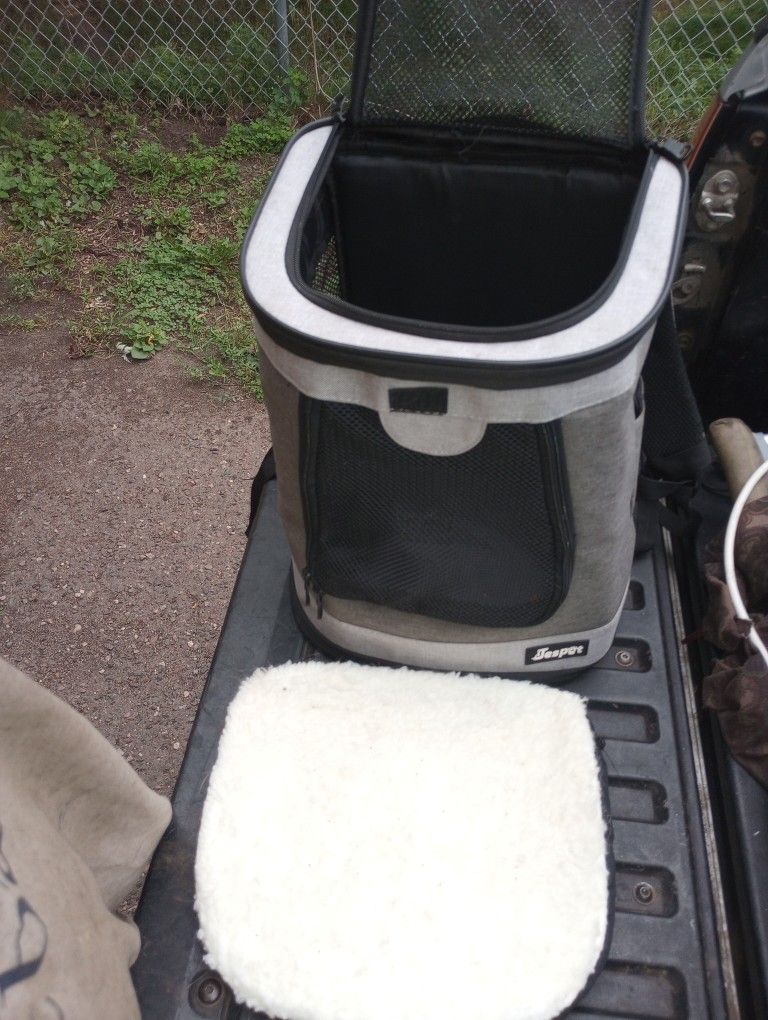Deluxe Pet Backpack, Barely Used Excellent Condition $29