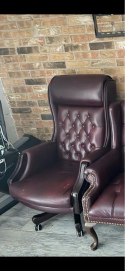 Burgundy Tufted Executive Office Chair