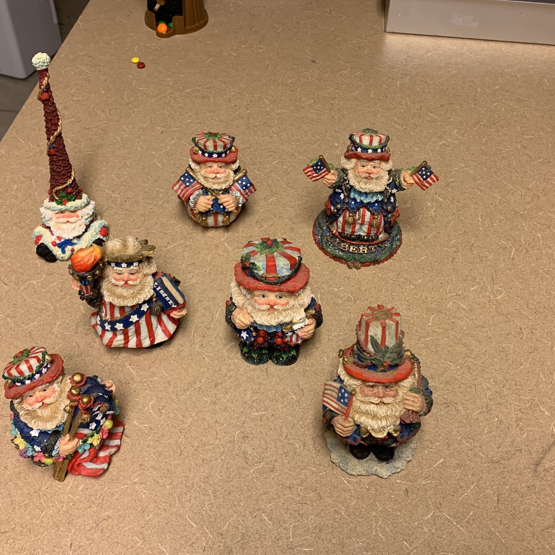 Crinkle Claus Figurines