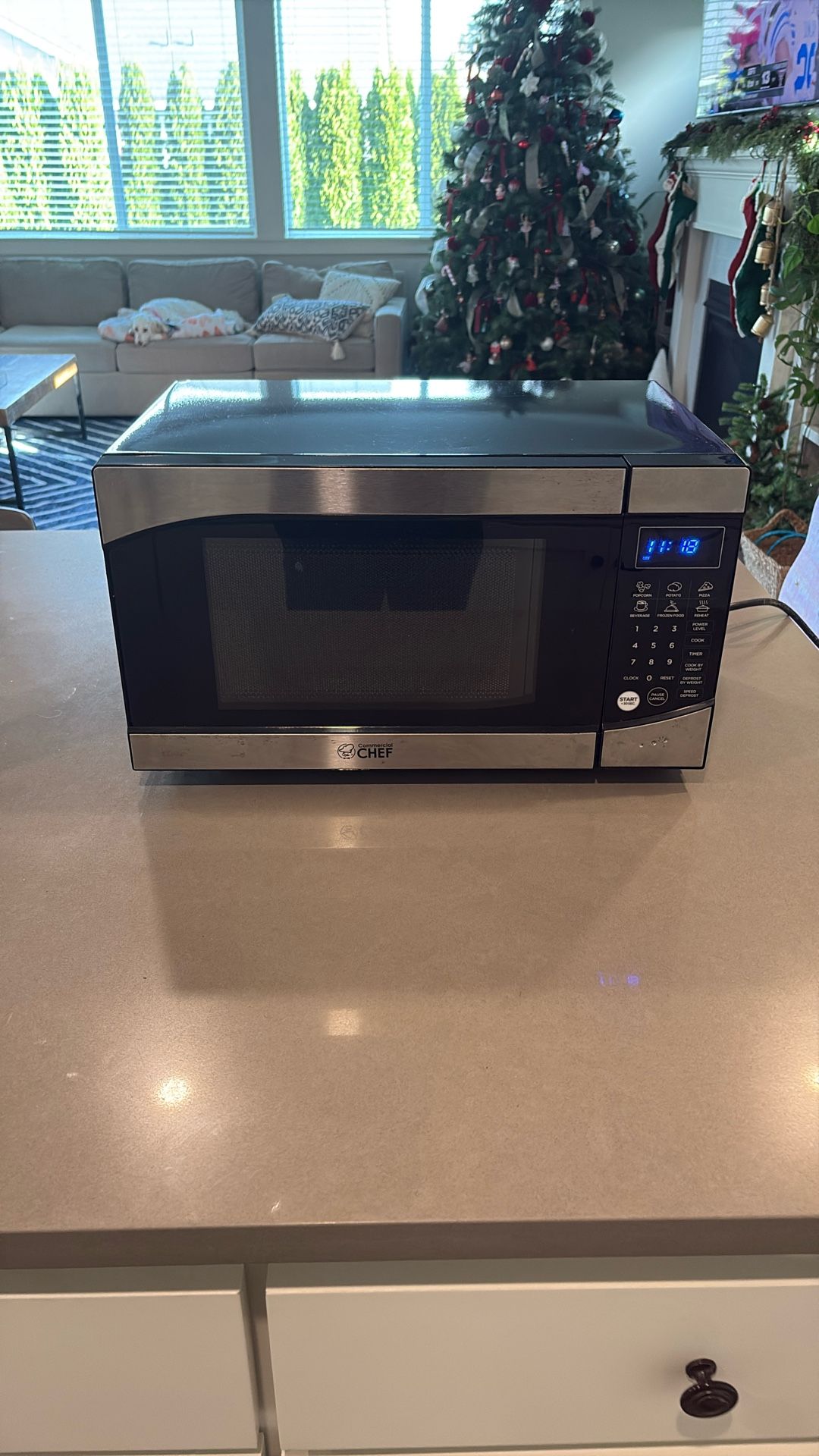 Commercial Chef 0.9 Cu. Ft. Stainless Steel Countertop Microwave (900W)