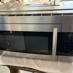 Samsung 1.7-cu Microwave