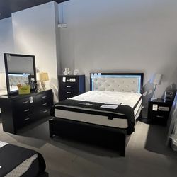 Black 4PC Queen Bedroom Set