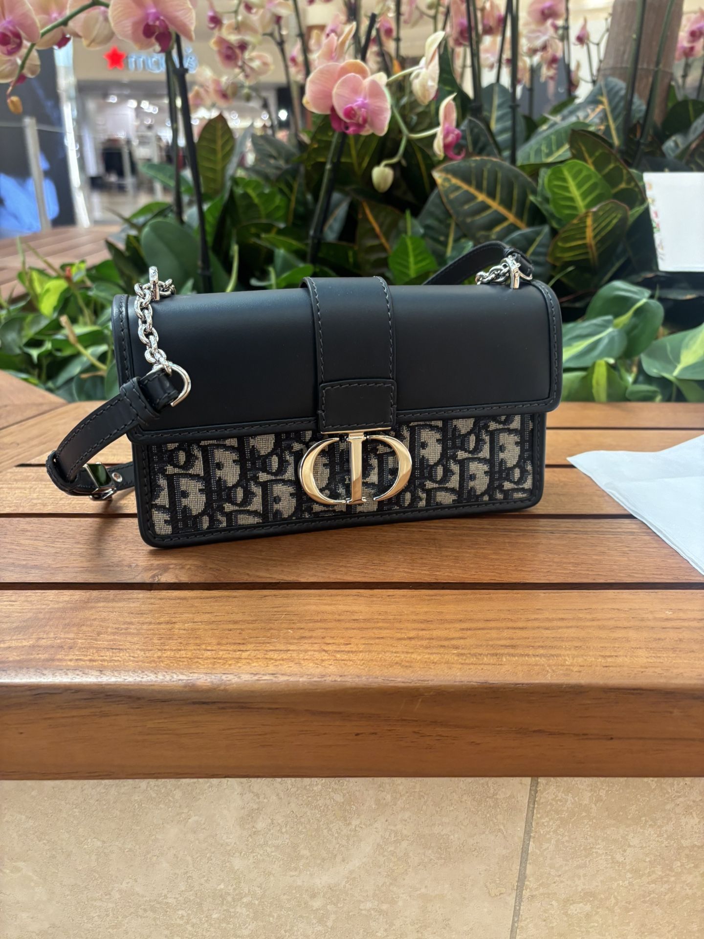 Never Worn Christian Dior 30 Montaigne East West Bag with Chain