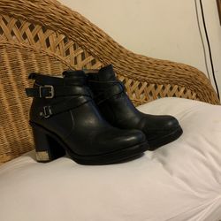 Black Leather Boots 👢 Size 6