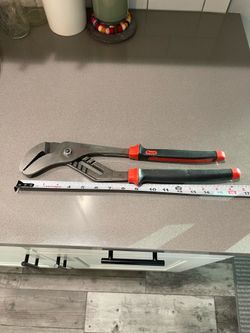 17 inch Heavy Duty Channel Locks / Plyers made by Pittsburgh Tools in like New condition