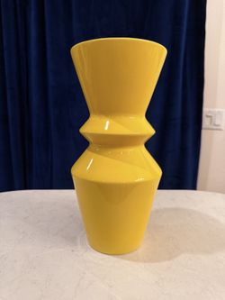 Large Lemon-Yellow Ceramic Art Vase – Modern Sculptural