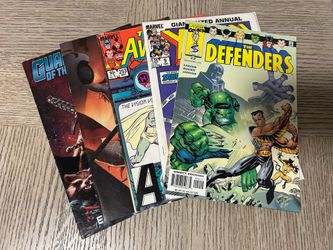 Lot of 5 Vintage Marvel Comics (X-Men Annual, Avengers, Defenders)