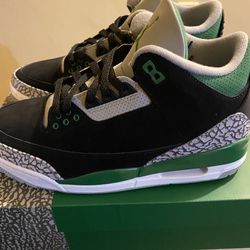 Air Jordan 3. Pine Green. Size: 9