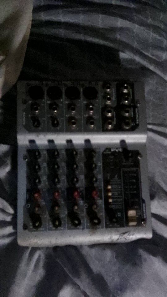 Professional Powered Mixer Peavey PV6 With Sound Effects (Used Not Tested)