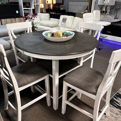 Round dining table set! $499 🤍✨