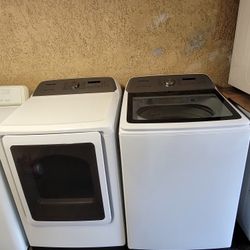 Samsung Large Capacity 5.0cu Ft Top Load Washer And Gas Dryer Set 