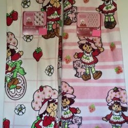 🍓 Strawberry Shortcake Throw Blankets 🍓