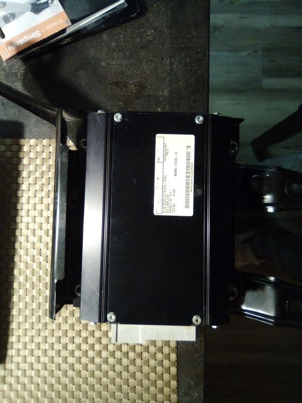 Pontiac Vibe Matrix Radio Amplifier Control Unit 86(contact info removed)0 (contact info removed) 1(contact info removed)