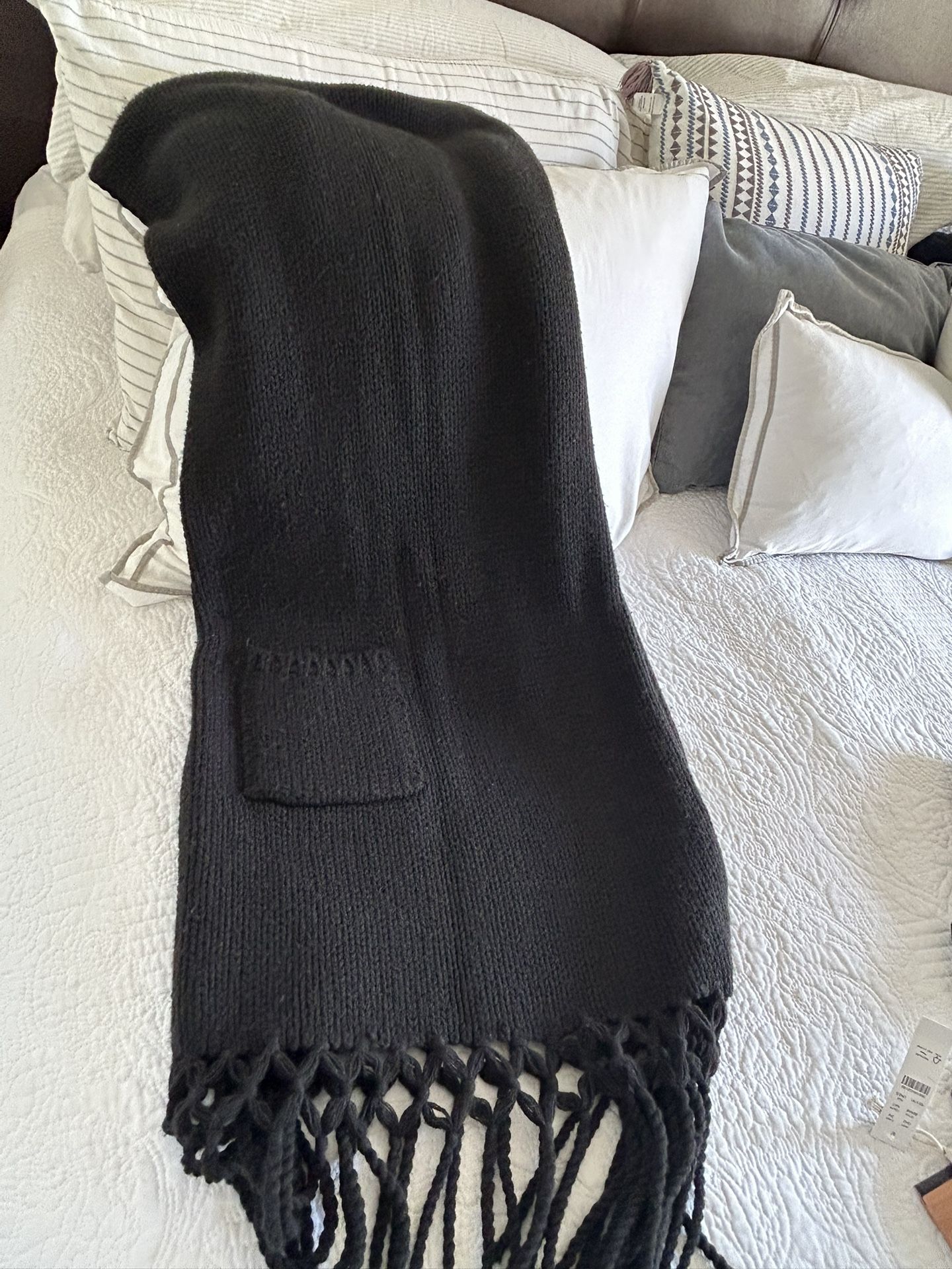 Knit shawl With Pockets