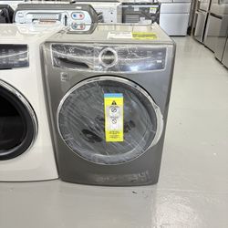 Electrolux 4.5 Cu Ft  Washers  / Scratch And Dent 