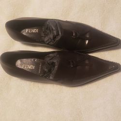 Fendi Shoes 35s Pointed Toe Low Heel Worn One Time Beautiful Condition  