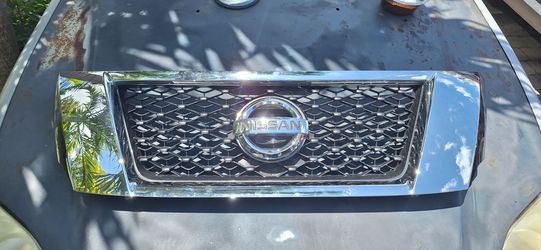 NISSAN PATHFINDER FRONT GRILL