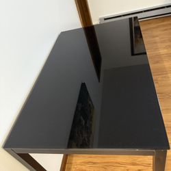 Reiner Glass Top Metal Base Dining Table In excellent Condition 