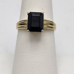 14kt Yellow Gold Ring With Blue Stone 3.7G