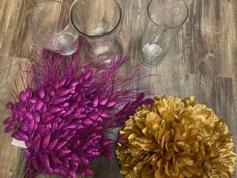 Pompoms and glass vases includes more than 6 vases and flowers with glitter