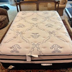 Queen Bed Mattress Box Spring 