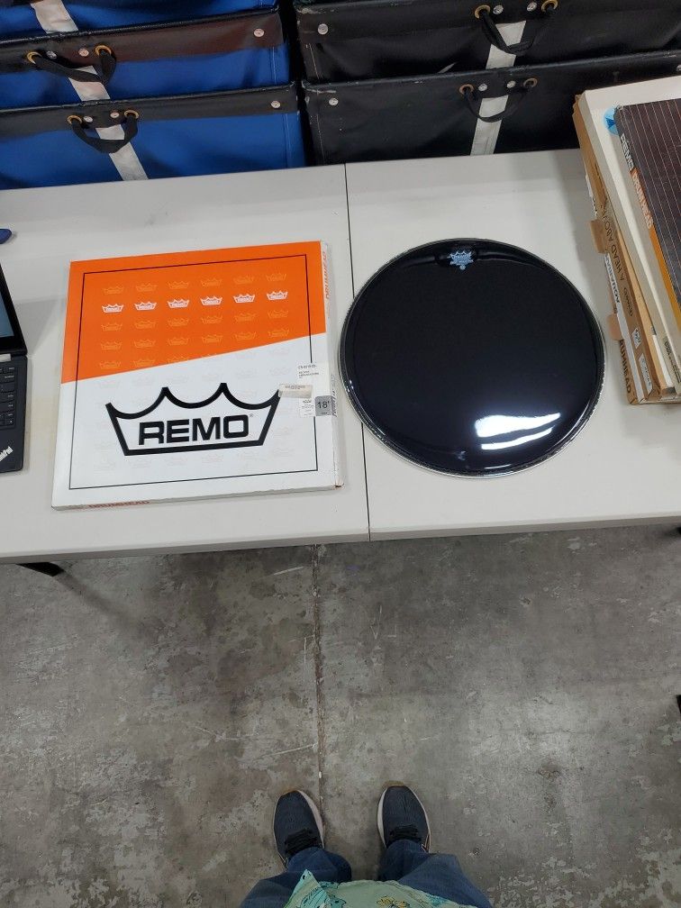 Remo 18" Ambassador Ebony Drum Head